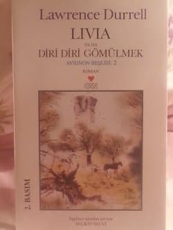 Livia Ya Da Diri Diri Gömülmek (Avignon Beşlisi, #2)